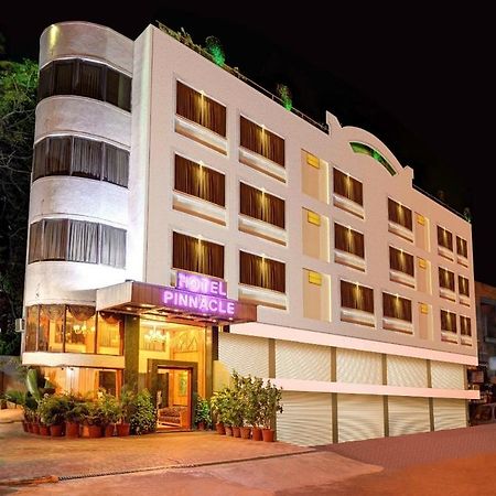 Hotel Pinnacle Ahmedabad Bagian luar foto