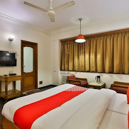 Hotel Pinnacle Ahmedabad Bagian luar foto