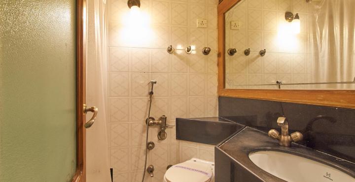 Hotel Pinnacle Ahmedabad Bagian luar foto