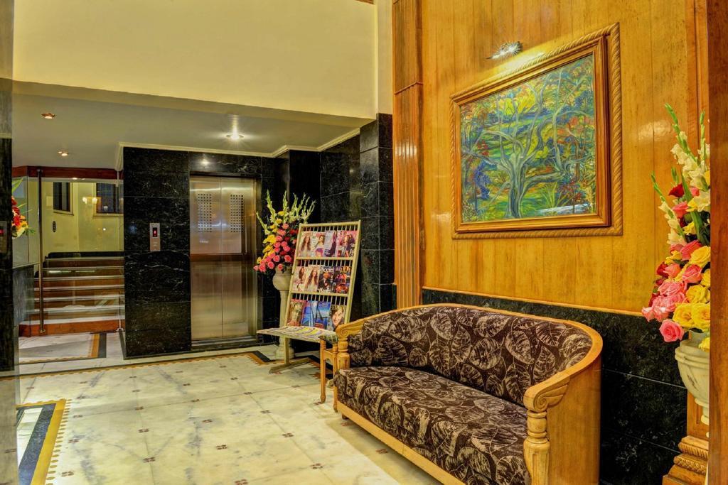 Hotel Pinnacle Ahmedabad Bagian luar foto