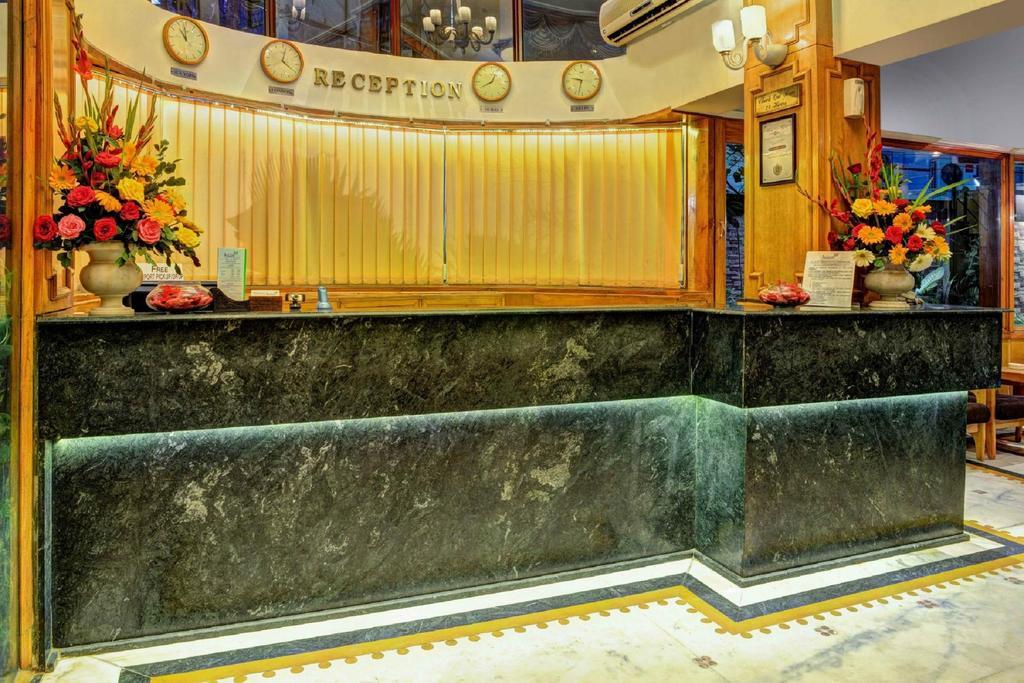 Hotel Pinnacle Ahmedabad Bagian luar foto