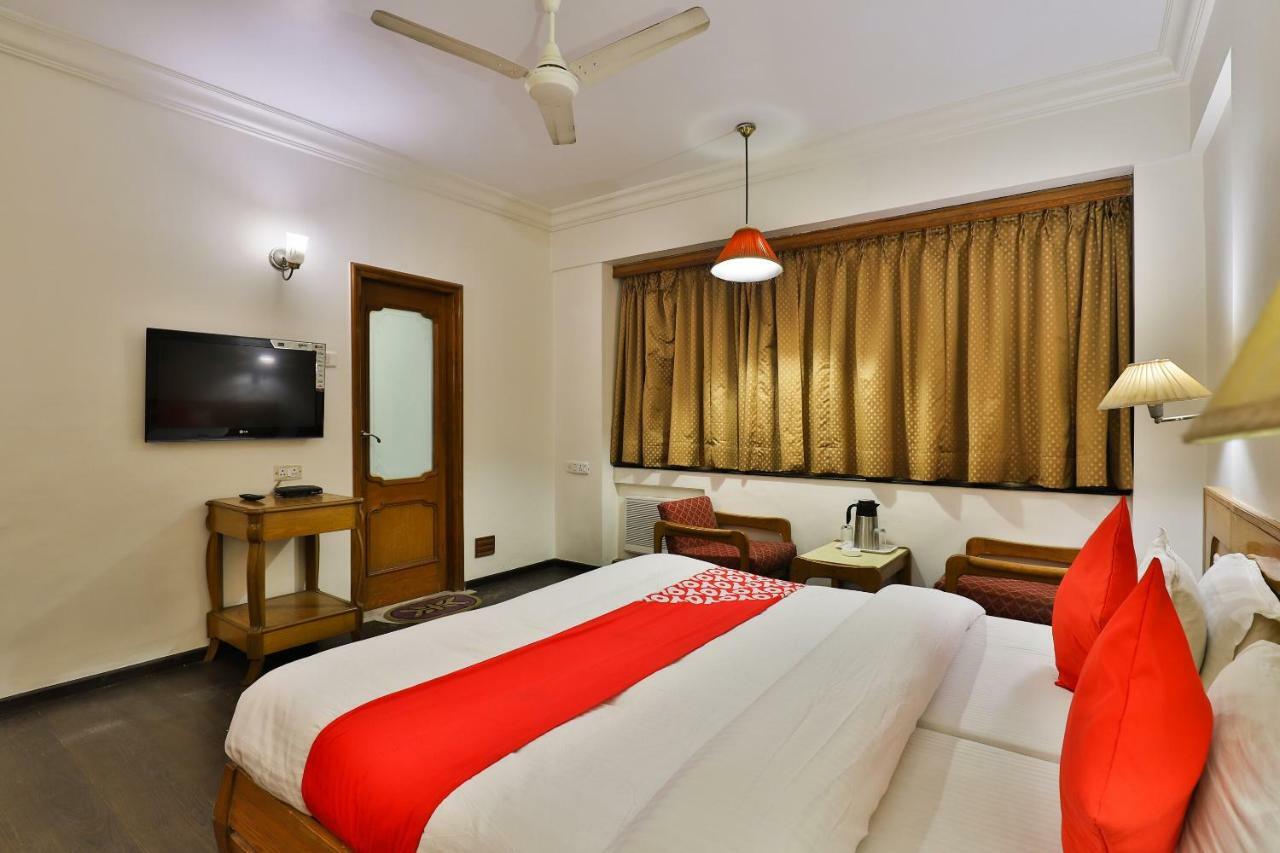 Hotel Pinnacle Ahmedabad Bagian luar foto