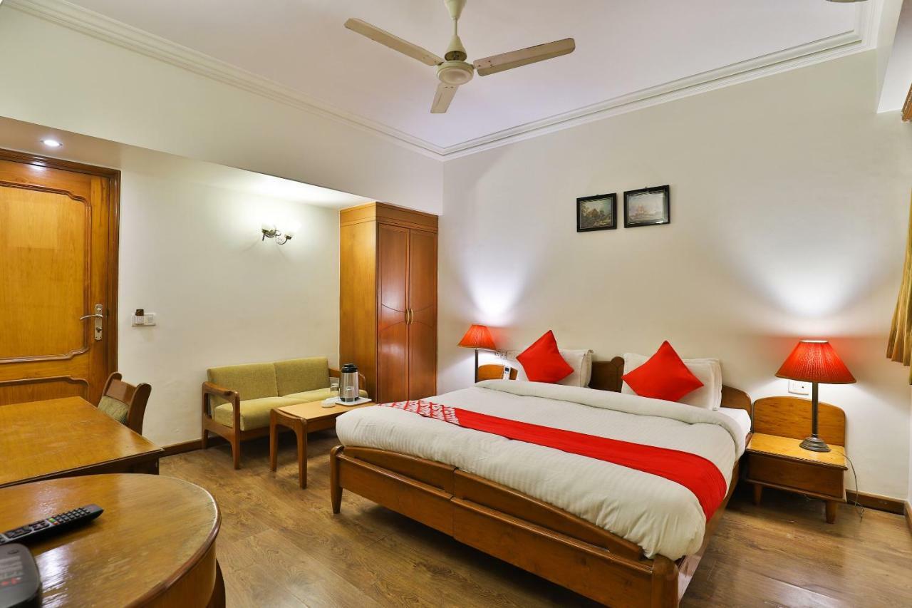 Hotel Pinnacle Ahmedabad Bagian luar foto