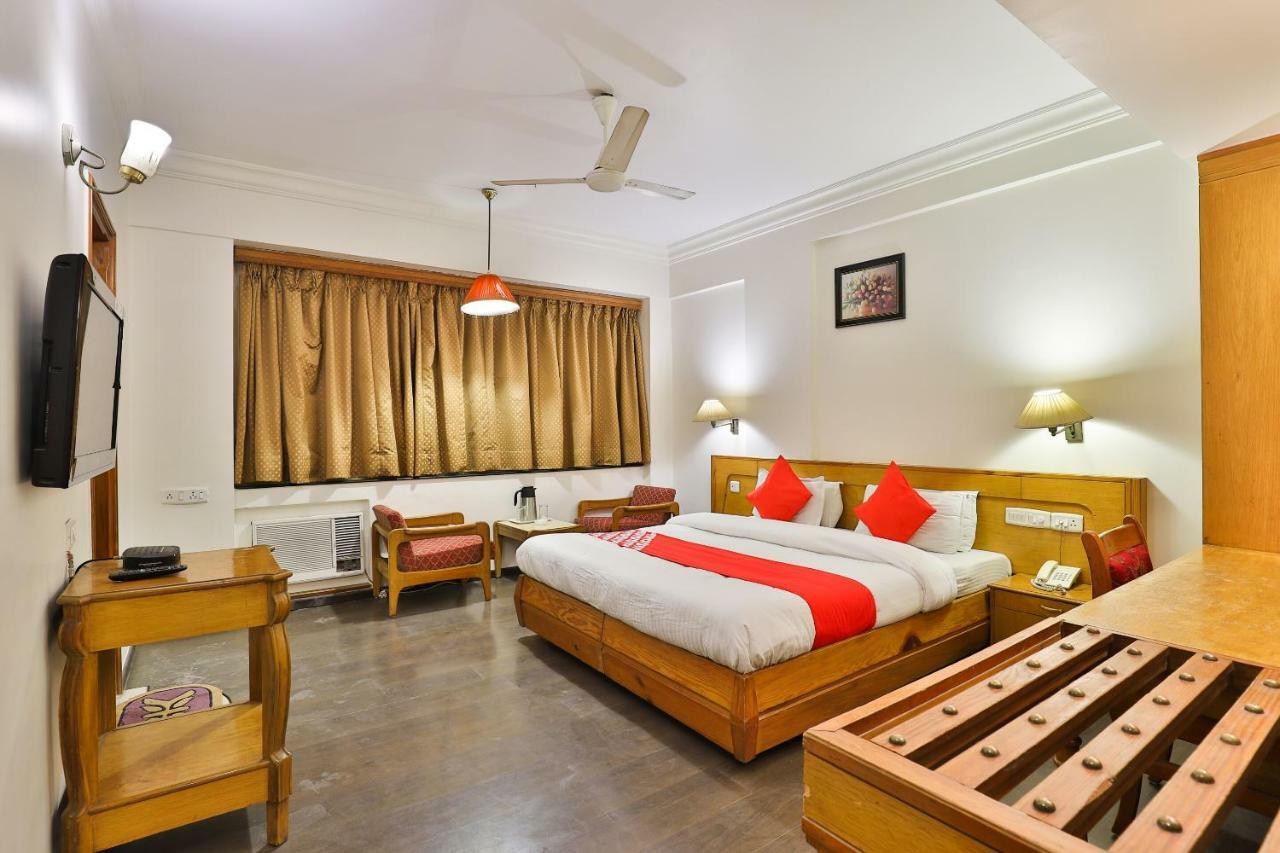 Hotel Pinnacle Ahmedabad Bagian luar foto