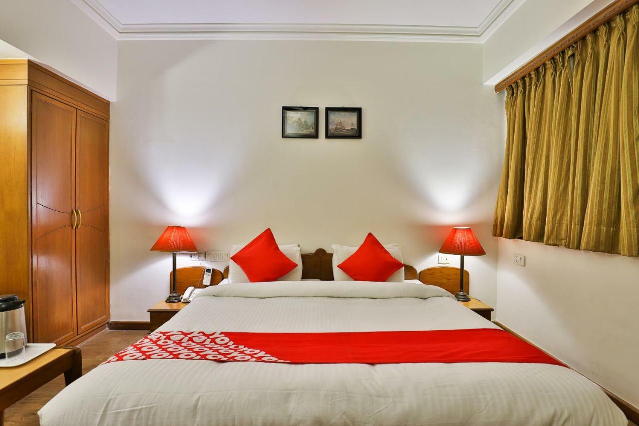Hotel Pinnacle Ahmedabad Bagian luar foto