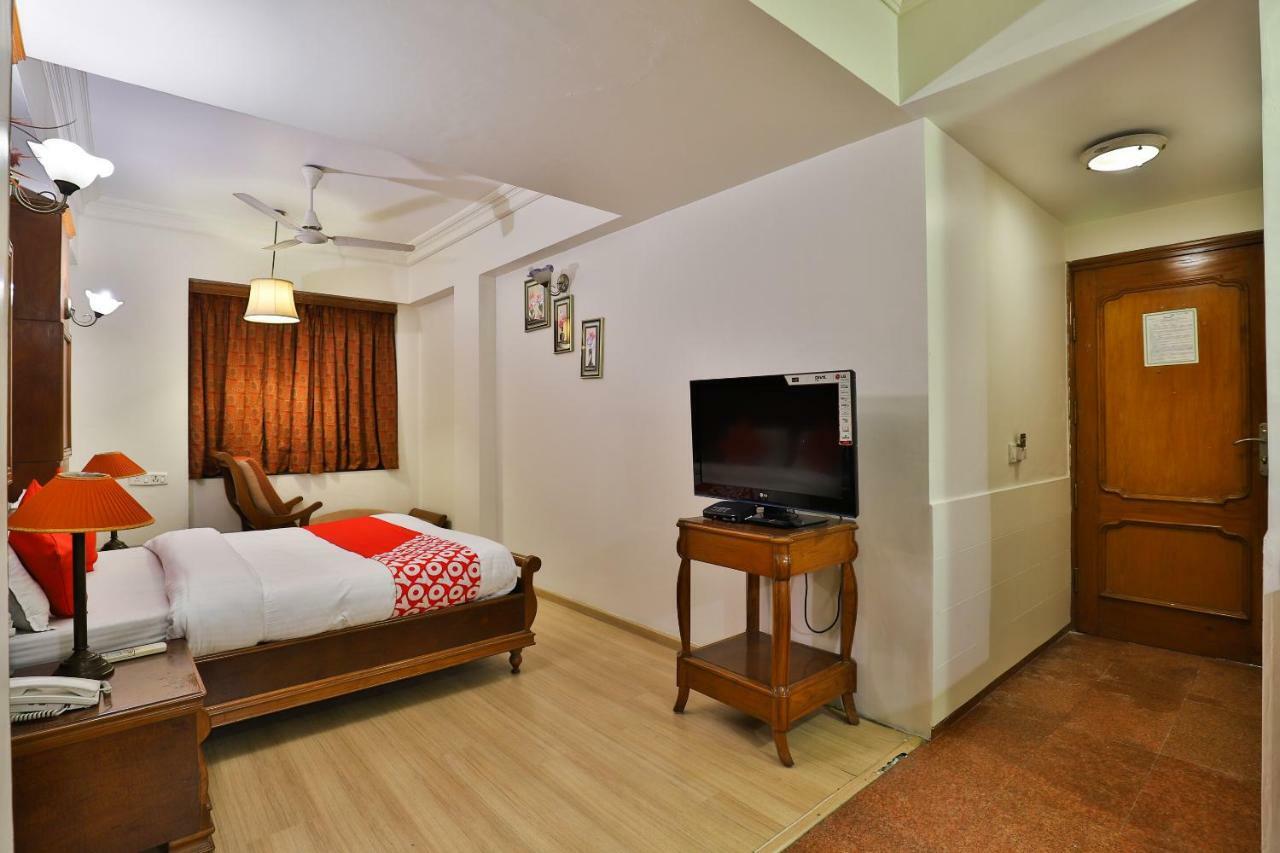 Hotel Pinnacle Ahmedabad Bagian luar foto