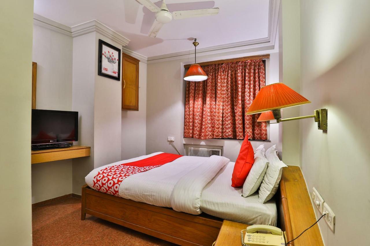 Hotel Pinnacle Ahmedabad Bagian luar foto