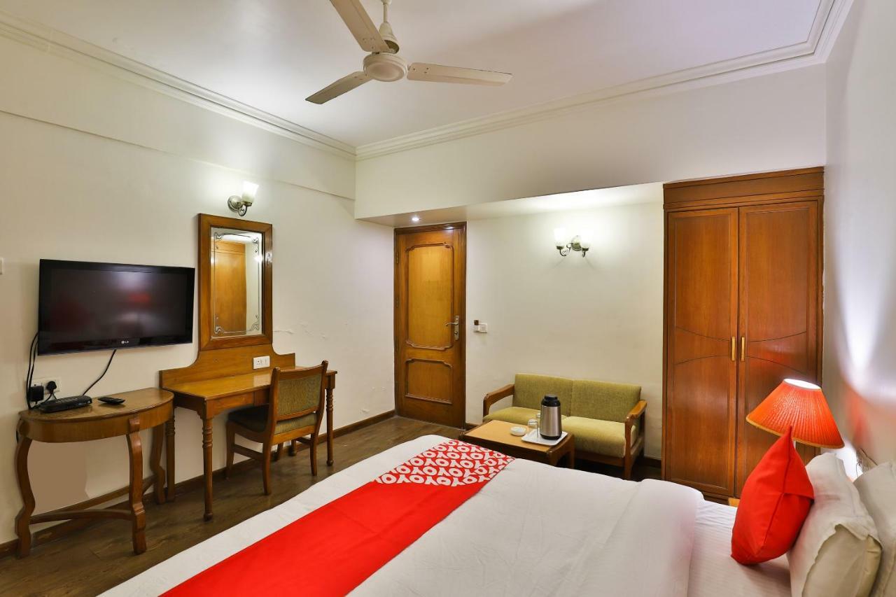 Hotel Pinnacle Ahmedabad Bagian luar foto