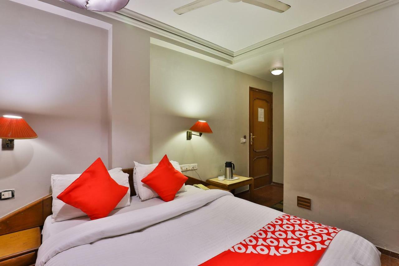 Hotel Pinnacle Ahmedabad Bagian luar foto